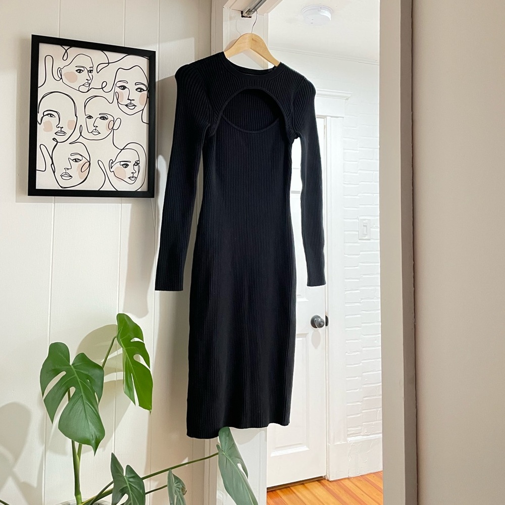 Fitted midi black dress